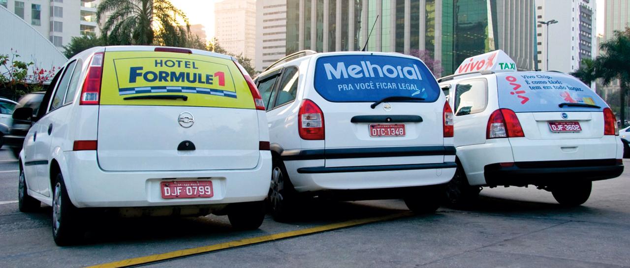 Táxis com anúncios (taxidoor) em São Paulo