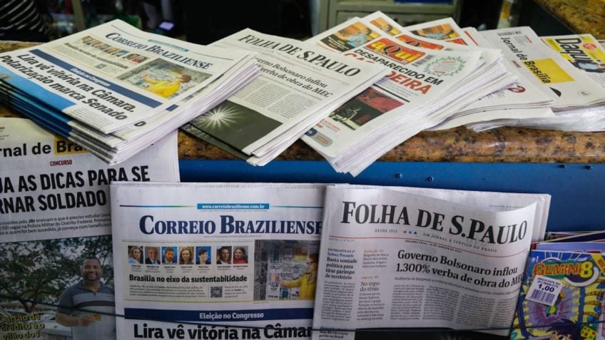 Jornais impressos brasileiros (Folha, Correio Braziliense)