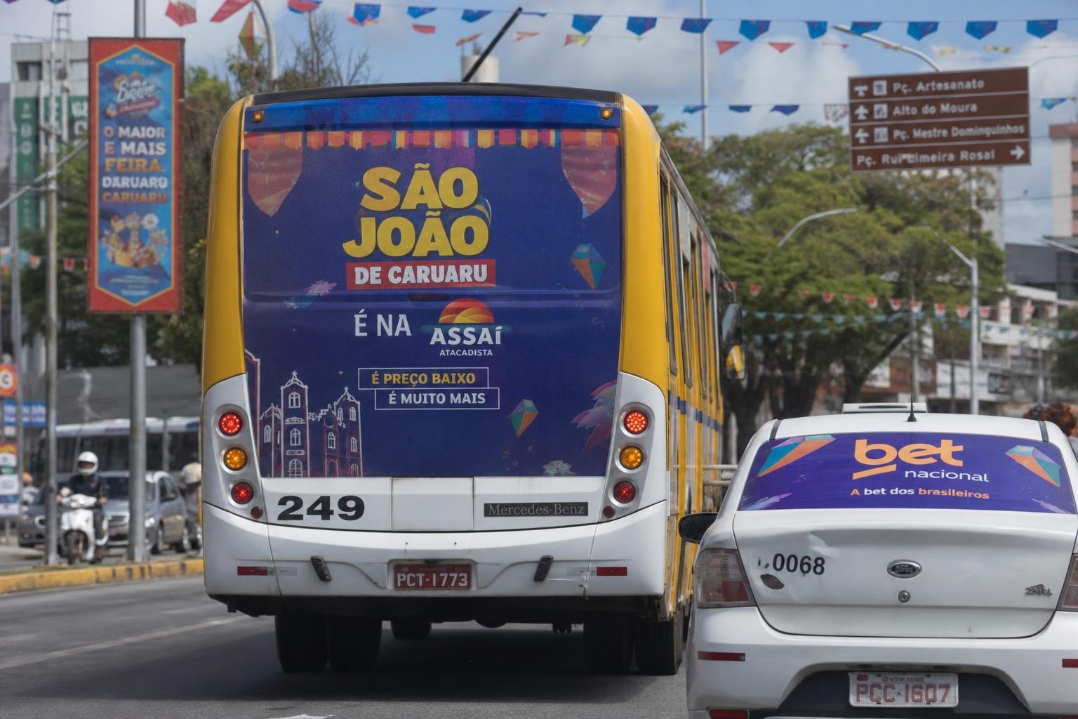 Busdoor e taxidoor no trânsito urbano