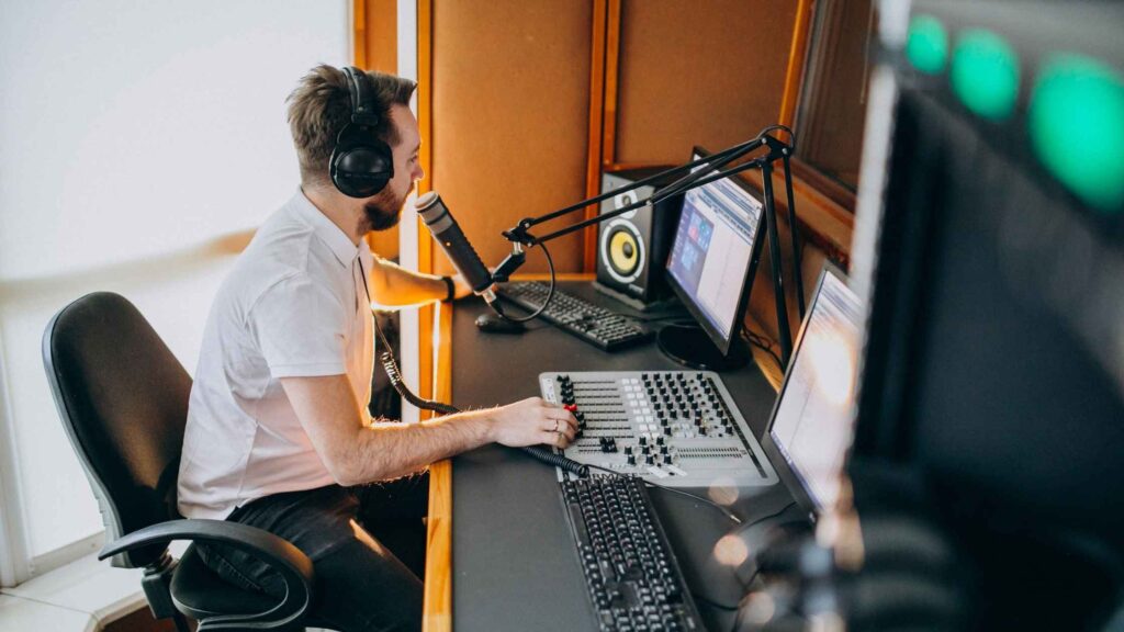 Estúdio de rádio em transmissão